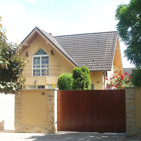 Apartman Soos -- Only For Relaxation, Not For Party! Siofok Exterior photo